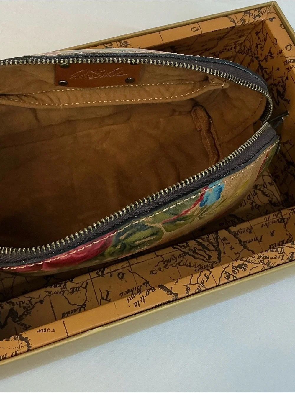 Patricia Nash Vintage Victorian Garden Leather Cosmetic Bag New in Box